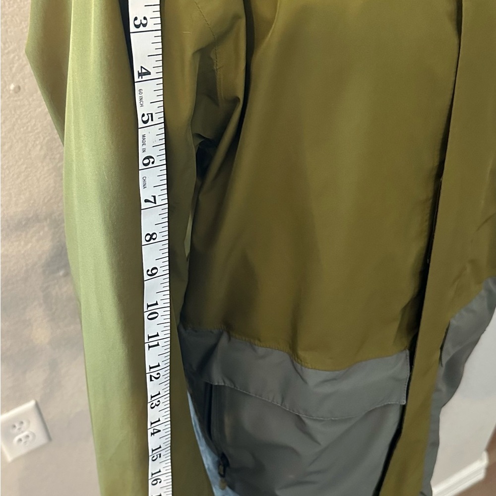 Men’s The North Face Olive and Charcoal Hooded Jacket - Picture 13 of 16